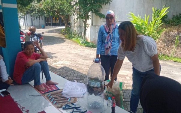 PKK RW14  sosialisasikan Kompos